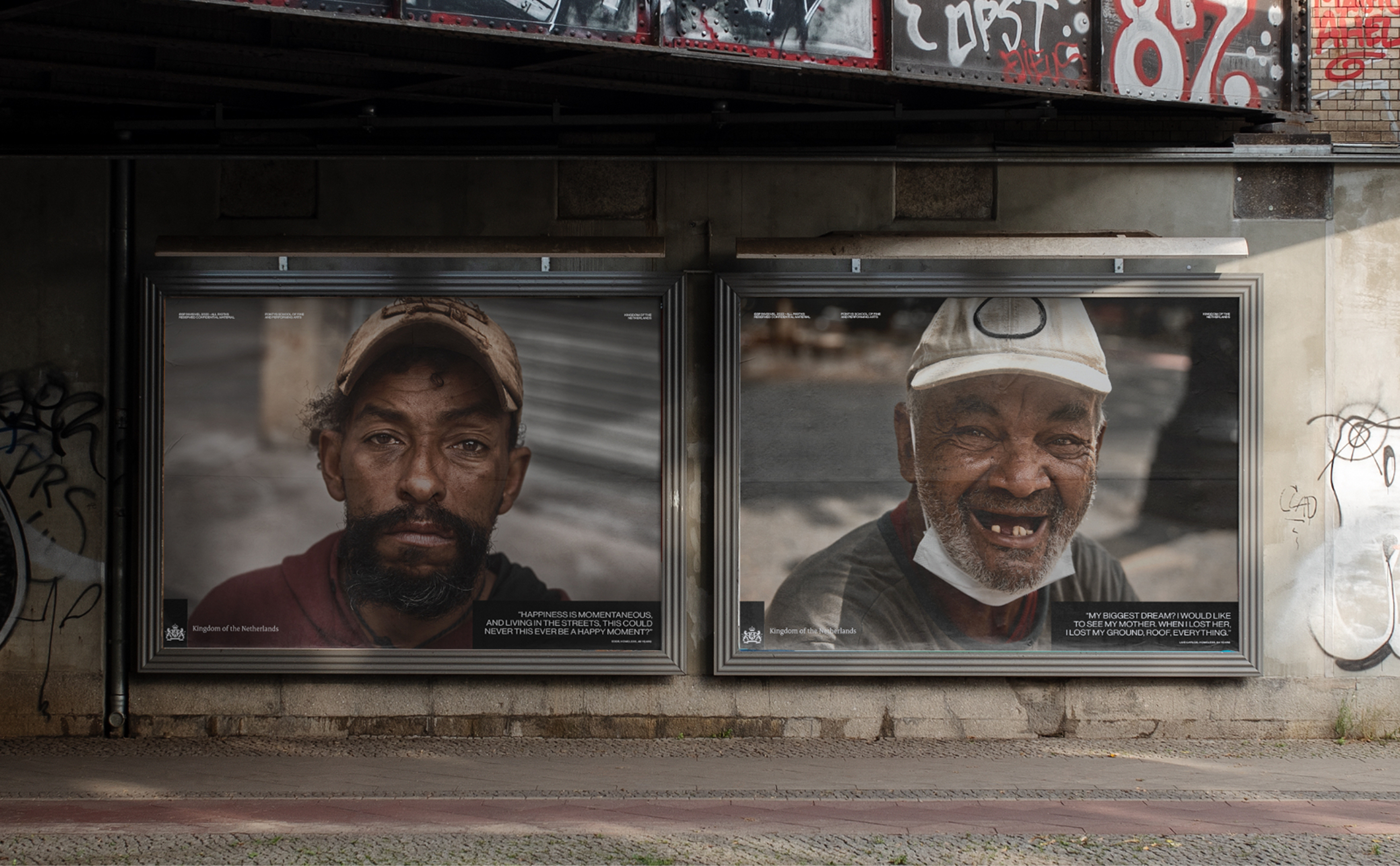 Two SP Invisível portrait posters displayed beneath a bridge